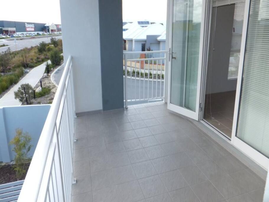 Modern Luxury 1 Bedroom Apartment - Walk To The Shops! Free Wifi Clarkson Bagian luar foto