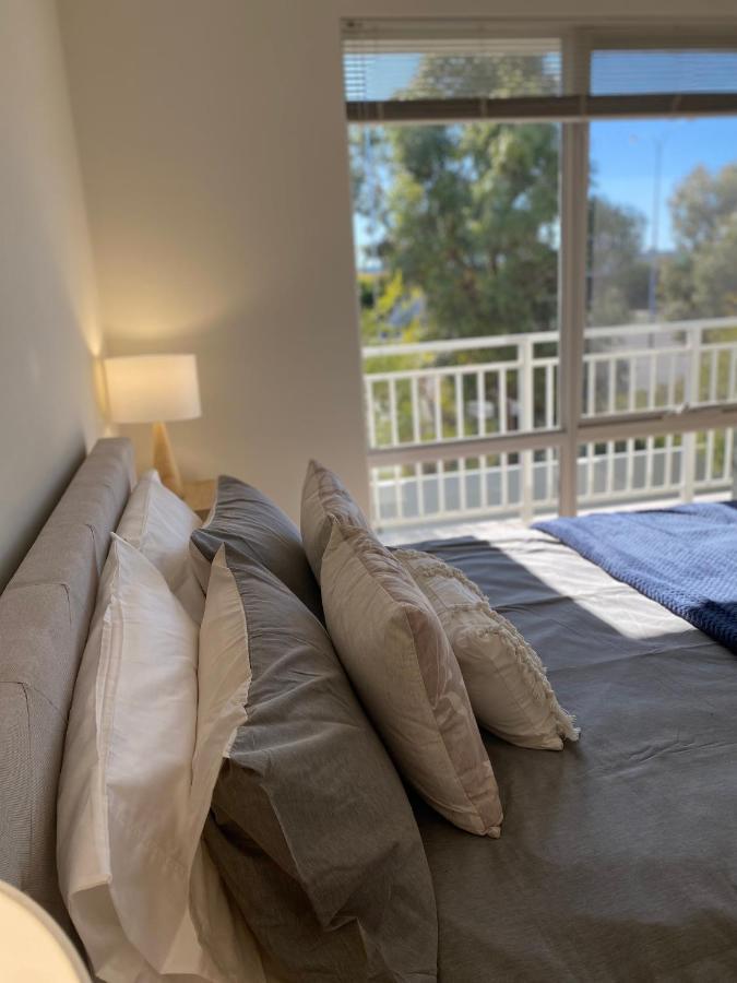 Modern Luxury 1 Bedroom Apartment - Walk To The Shops! Free Wifi Clarkson Bagian luar foto