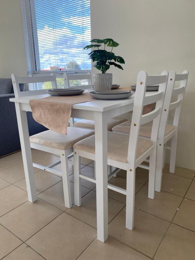 Modern Luxury 1 Bedroom Apartment - Walk To The Shops! Free Wifi Clarkson Bagian luar foto